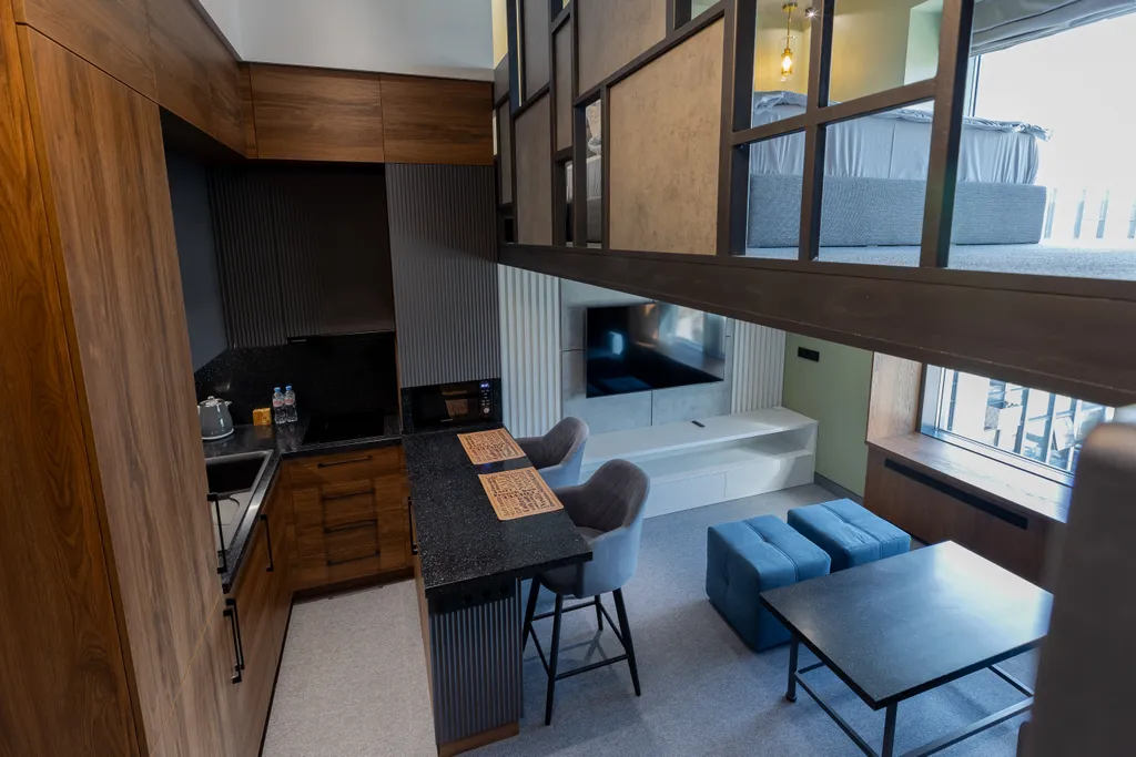 Стильный двухуровневый лофт с панорамными видами на Москву