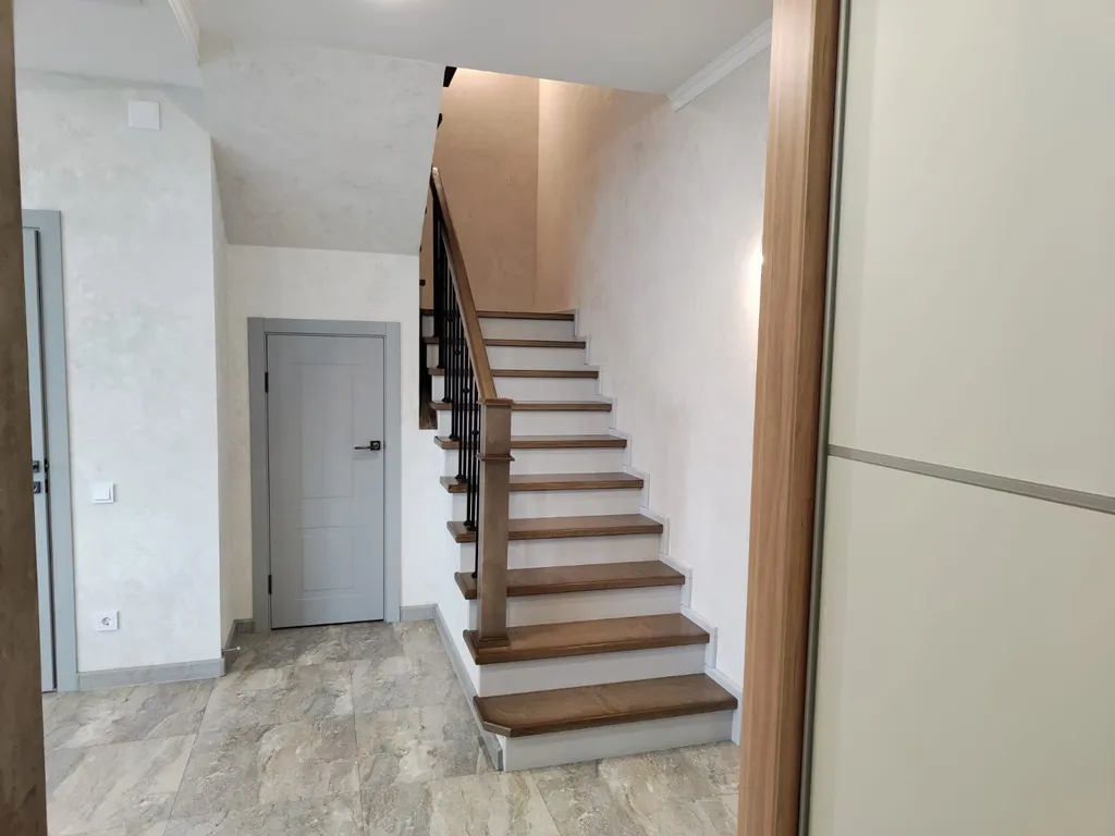 Новый дом с дизайнерским ремонтом