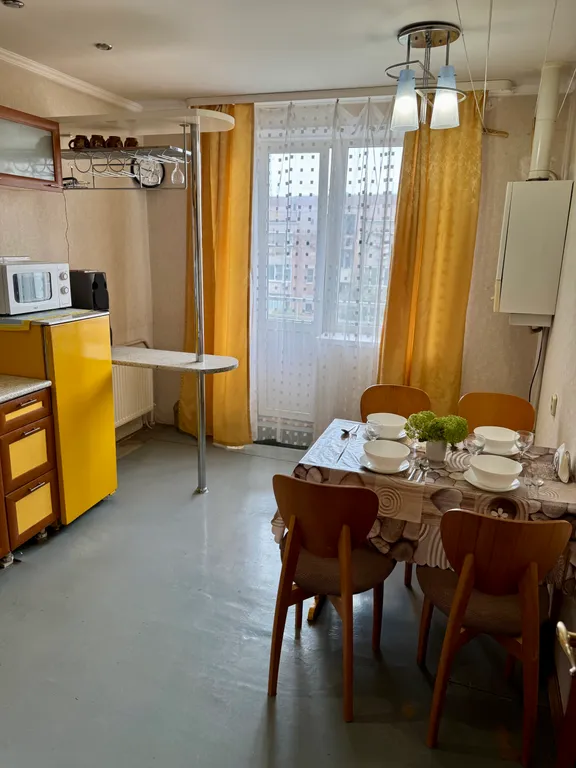 Три балкона, три стороны света, три настроения