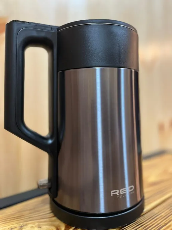 Домик в лесу с панорамным окном