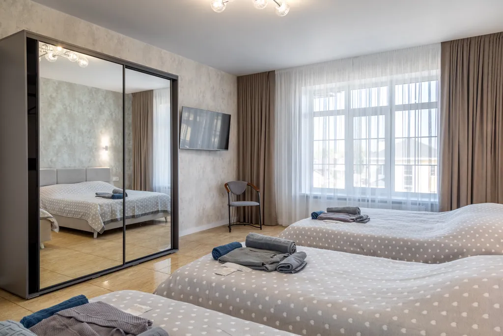 2 взрослых + 3 детей