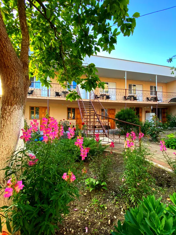 Семейный дворик