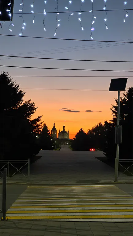 Большой уютный дом с камином и зоной для посиделок во дворе