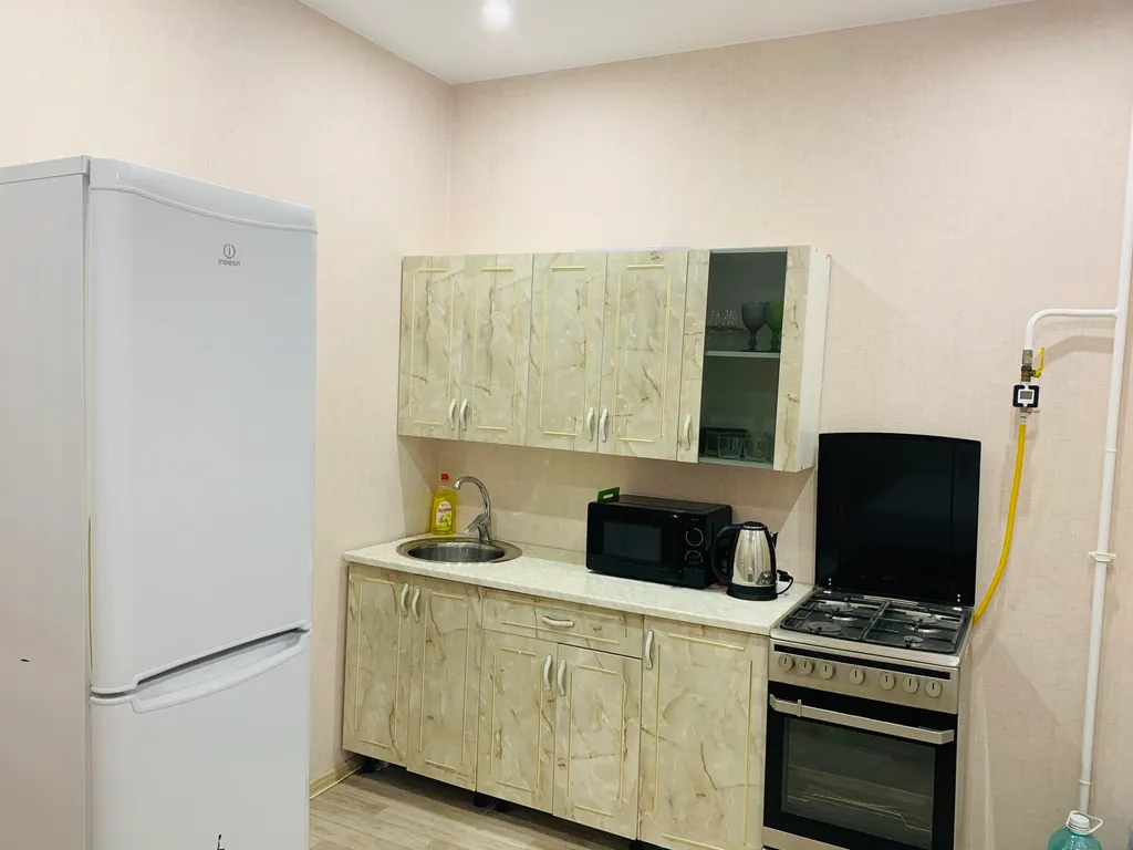 2 комнатная квартира возле Крытого рынка, центр