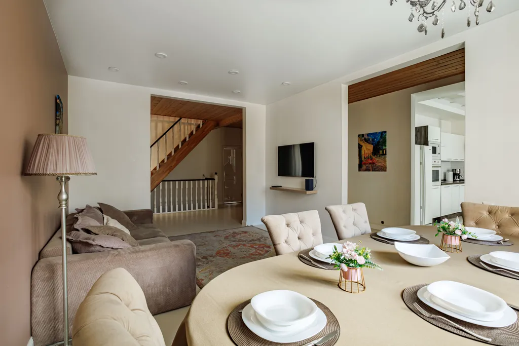 Коттедж в центре города с видом на парк