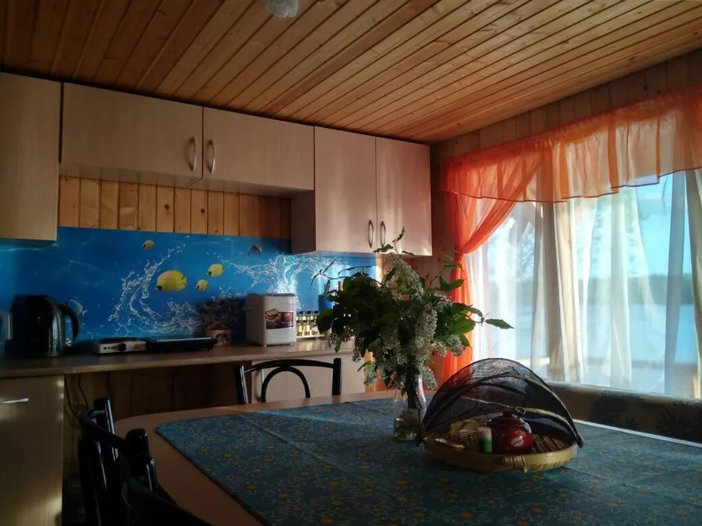 Дом на берегу озера