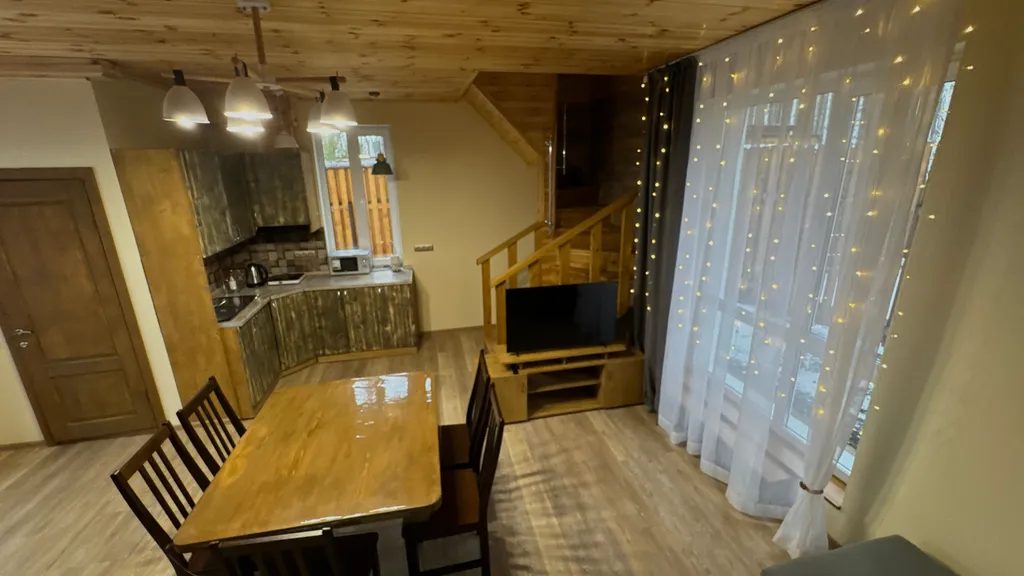 Дом Тихий Бор в березовом лесу