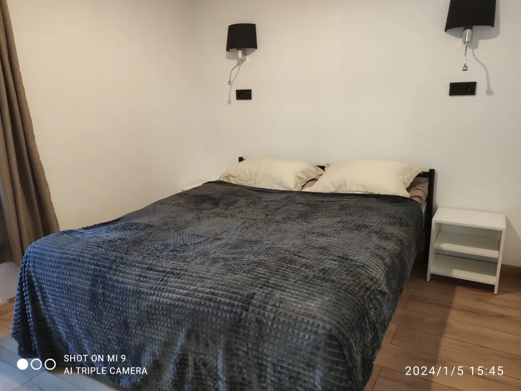 Новый стильный дом, большая лесная территория, недалеко от пруда с пляжем