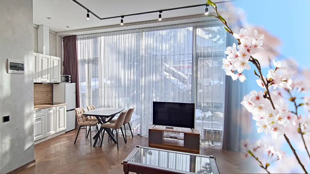 Квартира Панорамная студия с видом на горы в центре Красной Поляны. Балкон. — аренда посуточно в Красная Поляна