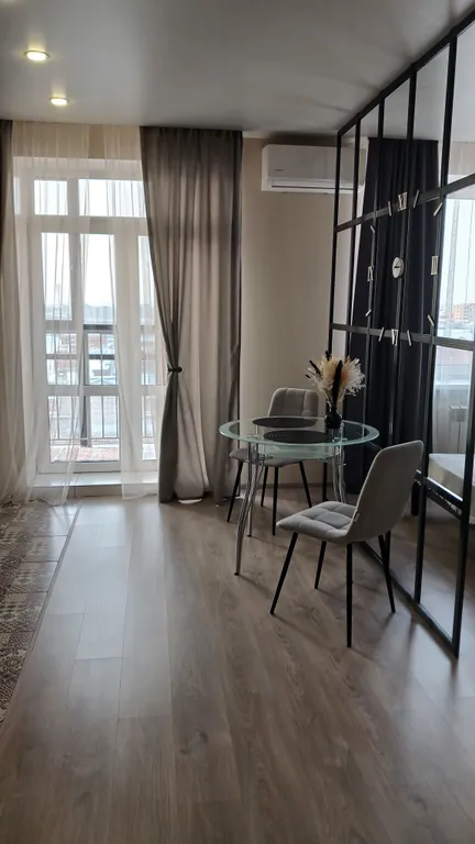 Квартира Квартира Шикарная новая студия в центре города — Омск