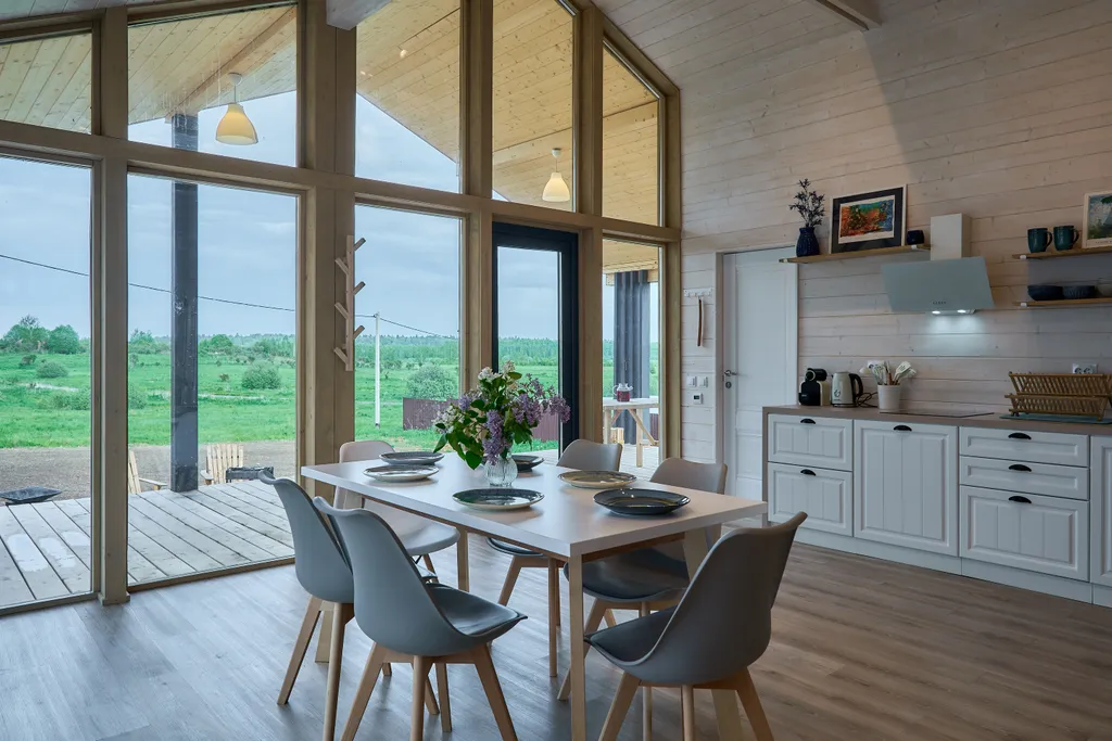 Дом с видом на пруд