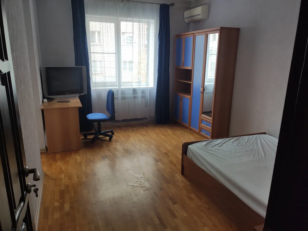 Дом в спальном районе