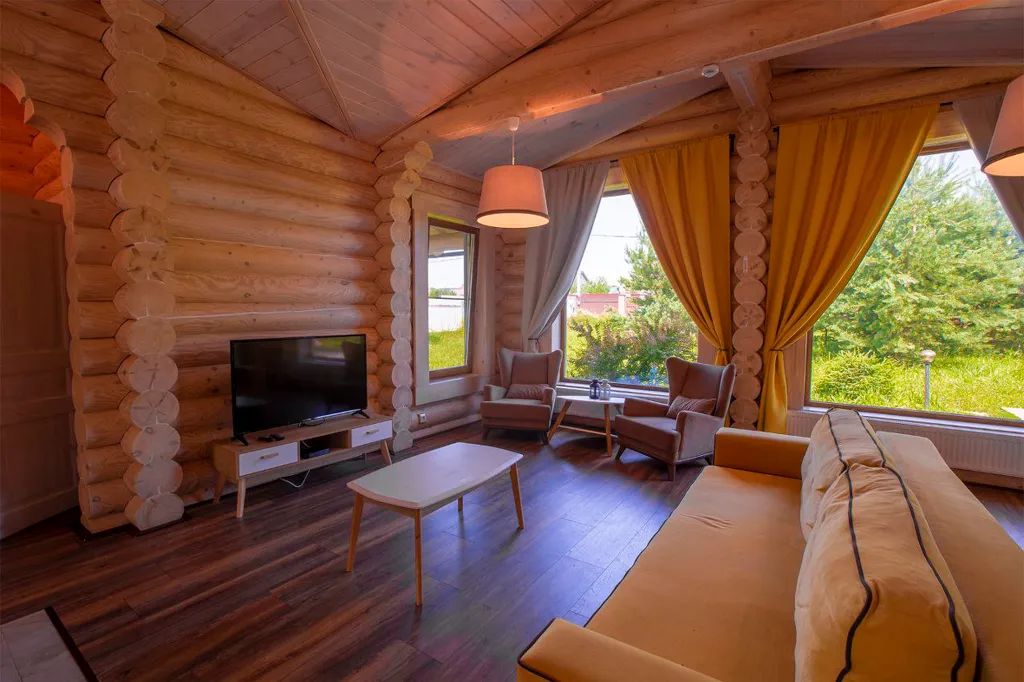 Дом рядом с лесом