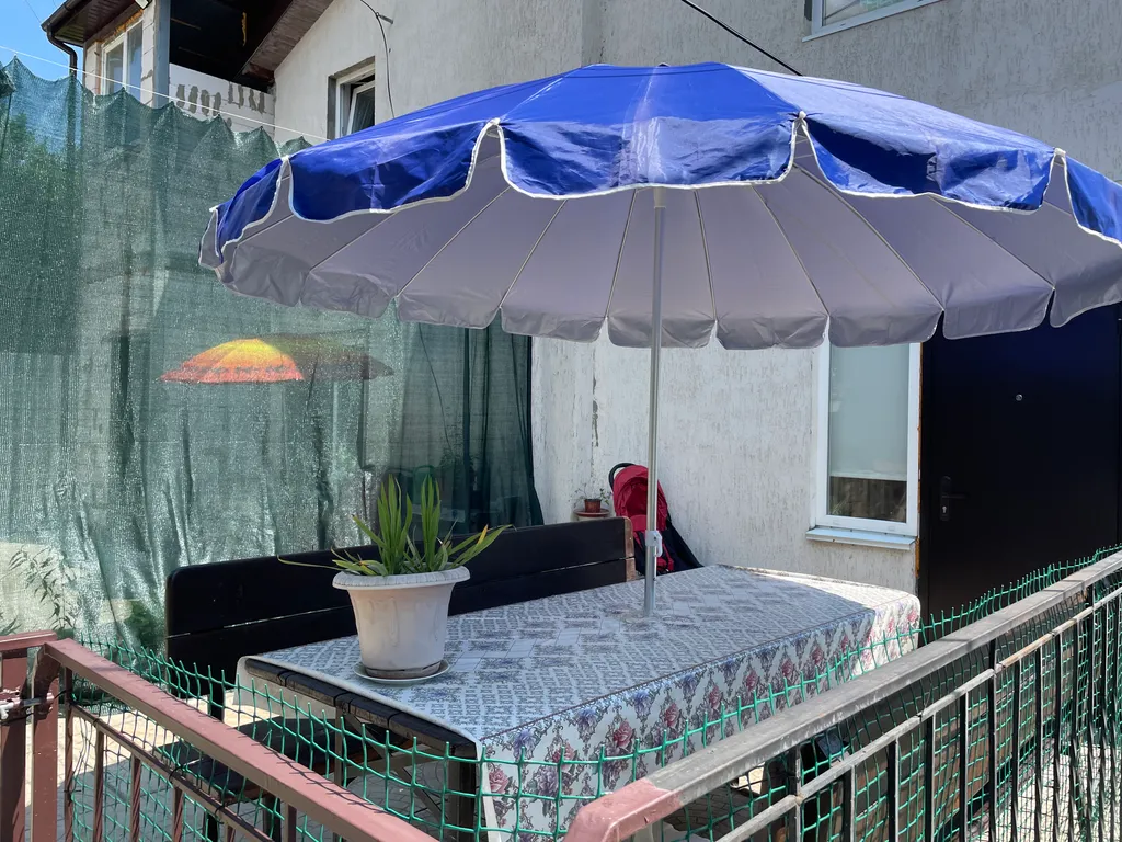 Уютная комната в частном доме  со своим двором.