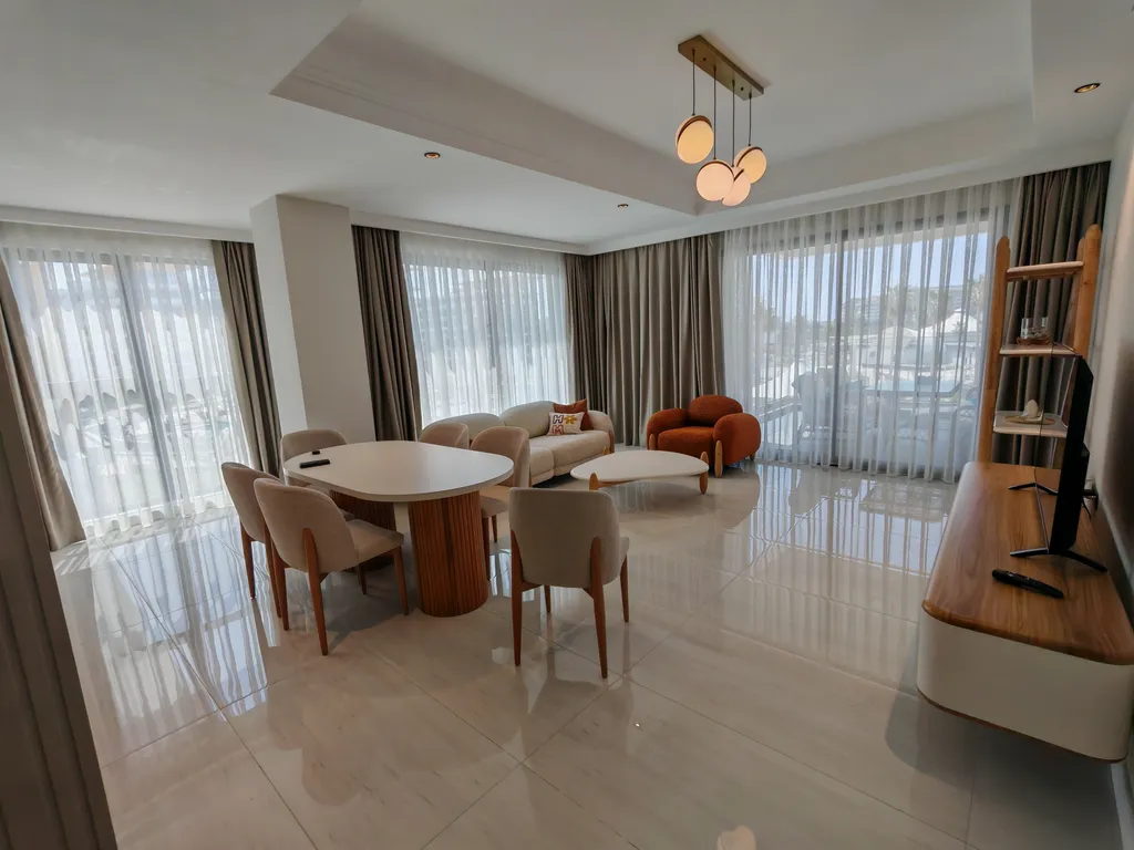 Квартира с тремя спальнями Azura World Residence & Hotel — аренда посуточно в Аланья