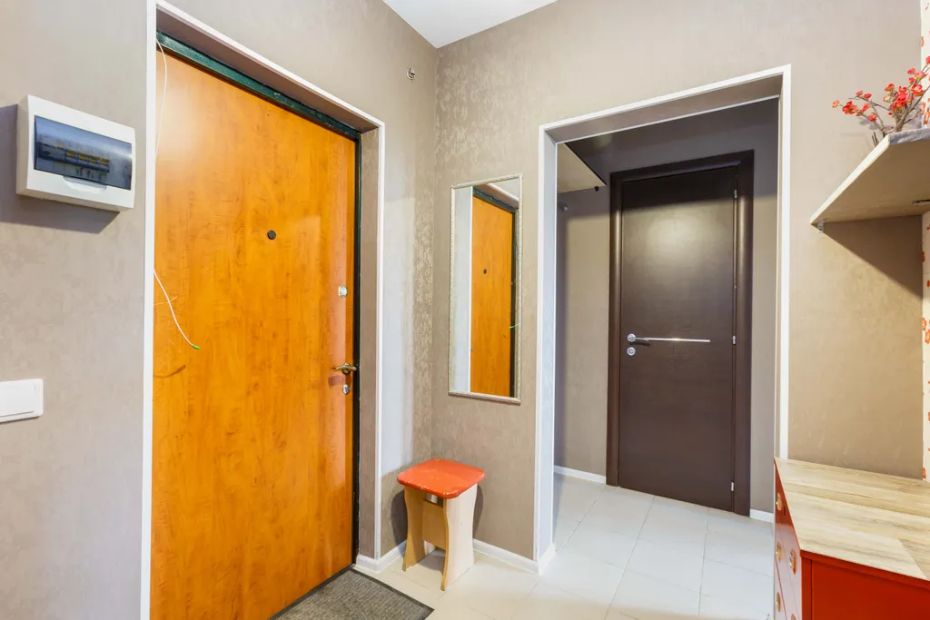 Евротрешка возле Крокус Экспо у моста к метро Мякинино