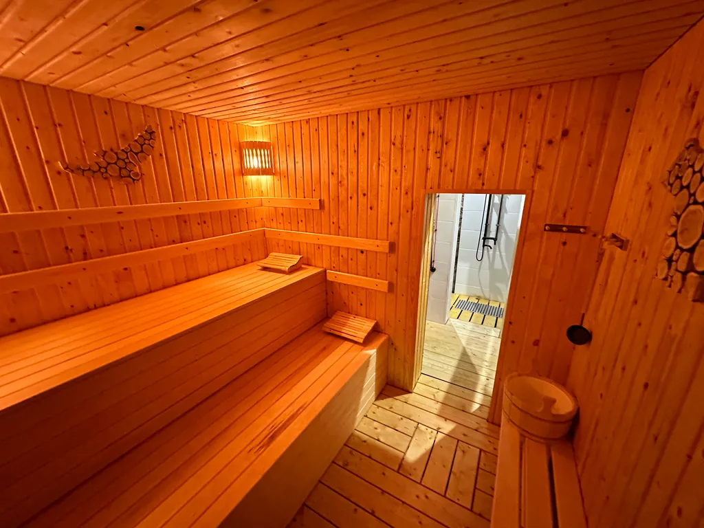 Таунхаус с кинотеатром в стиле лофт. 
3 минуты до Волги. Песчаный пляж