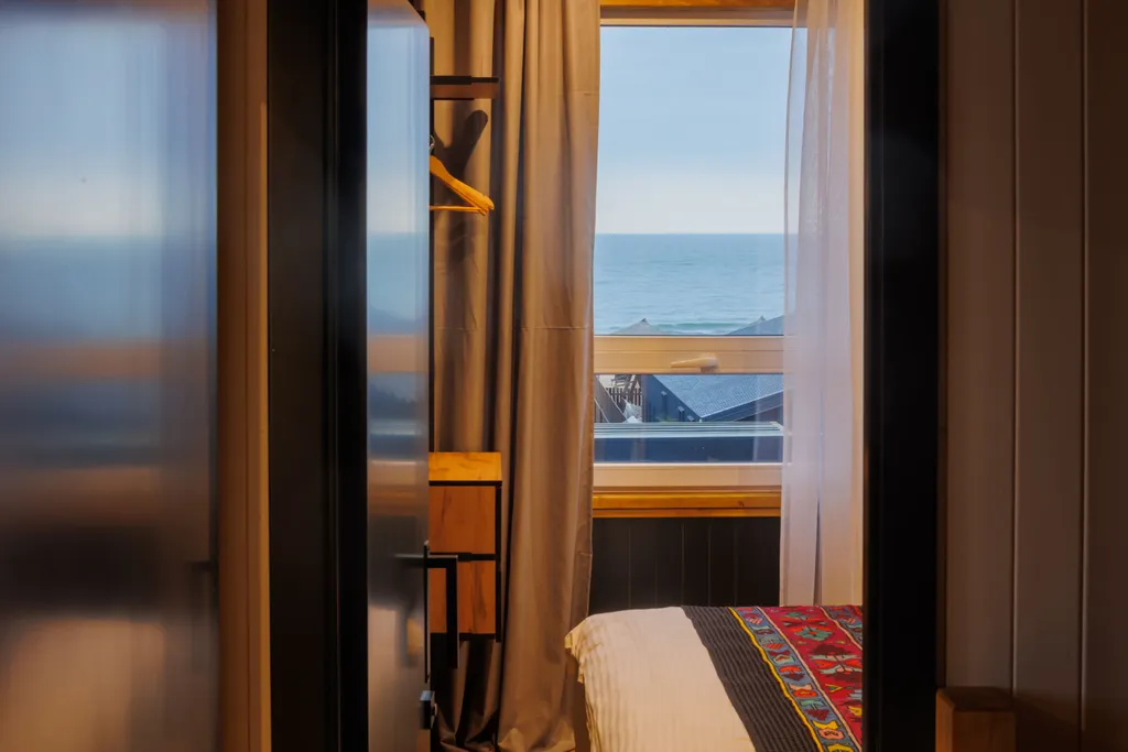 Двухэтажный гостевой дом на берегу моря