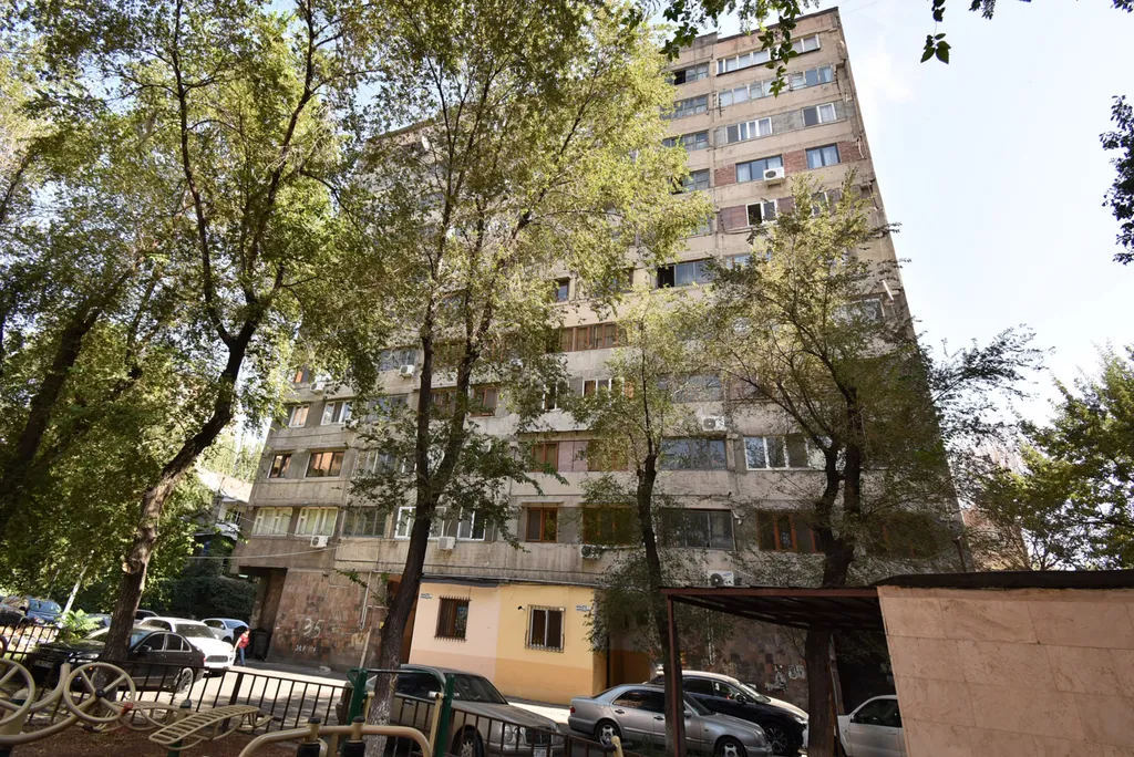 Apartment in Saryan street