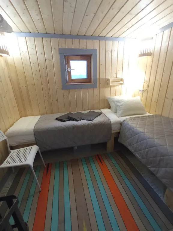 Домик у самого озера