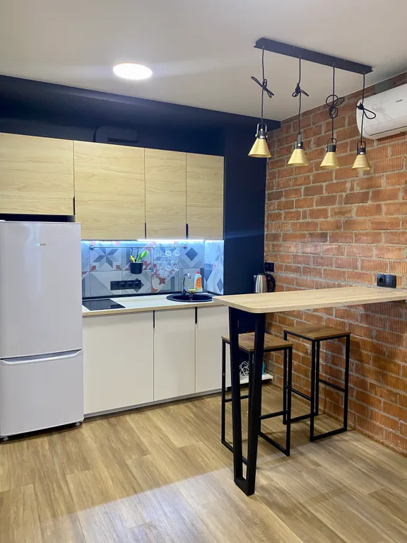 Большая студия в центре на 22 этаже с видом на реку и колесо обозрения