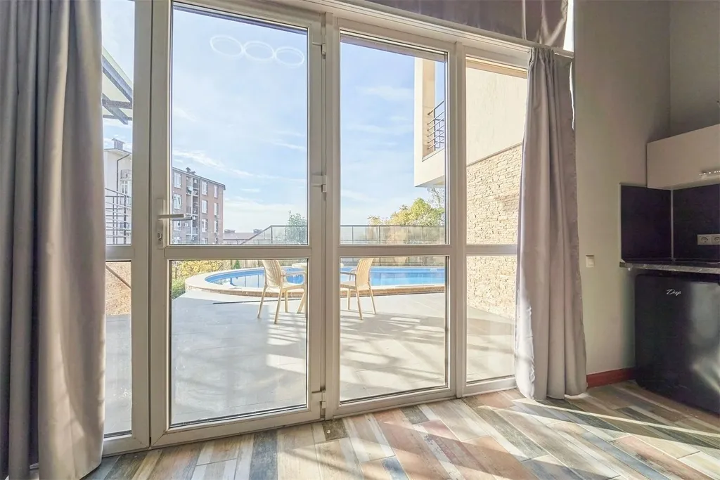 Квартира Двухуровневые апартаменты с выходом на теплый бассейн — Адлер