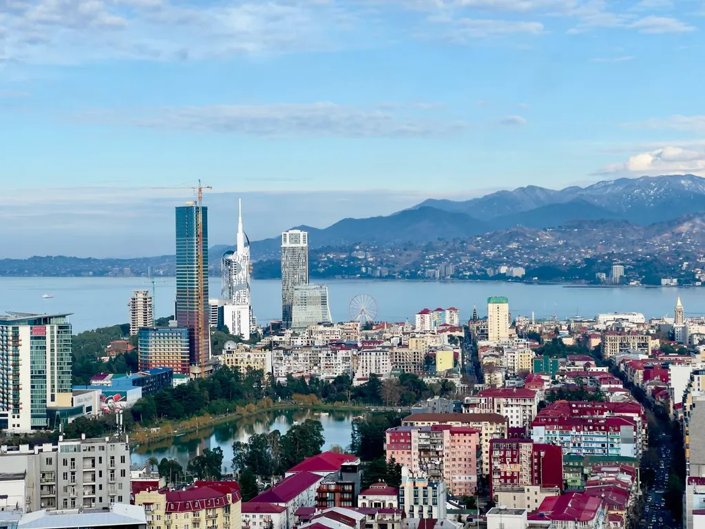 Alliance Palace, вид на старый город, море и горы