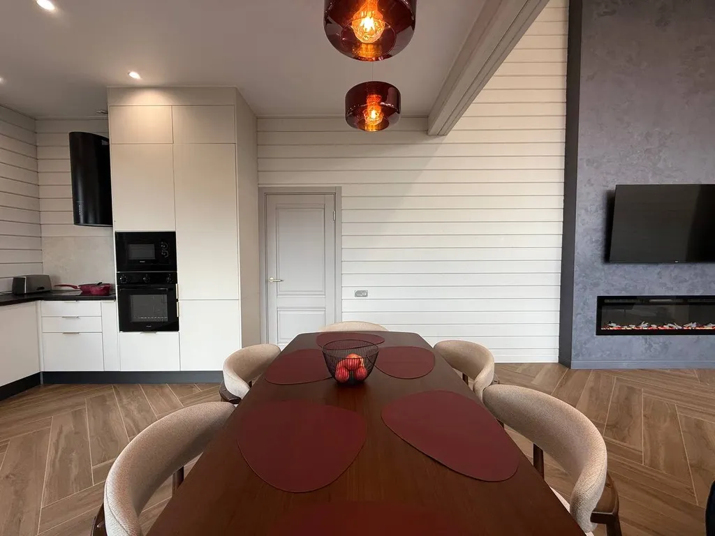 Загородный дом с большой террасой, кострищем и финской сауной