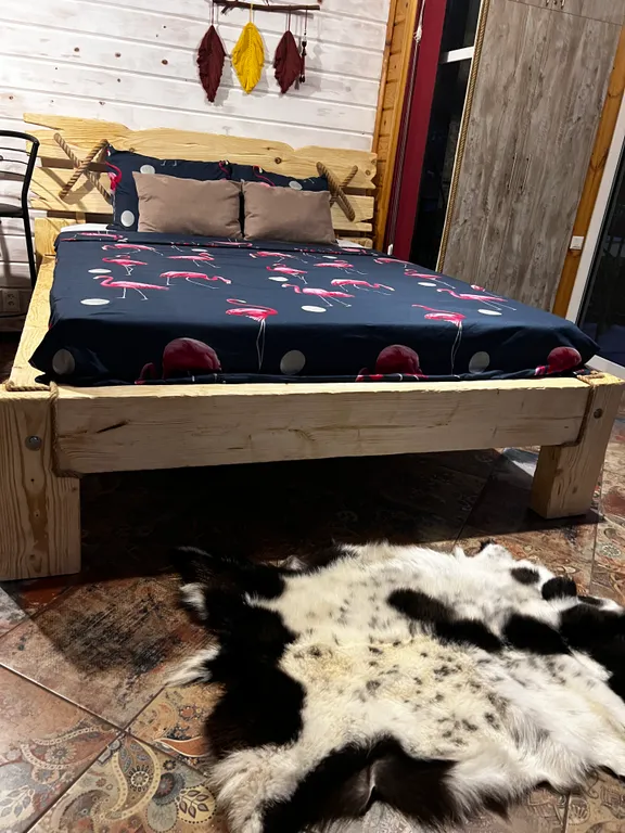 Студия с панорамными окнами и видом на горы