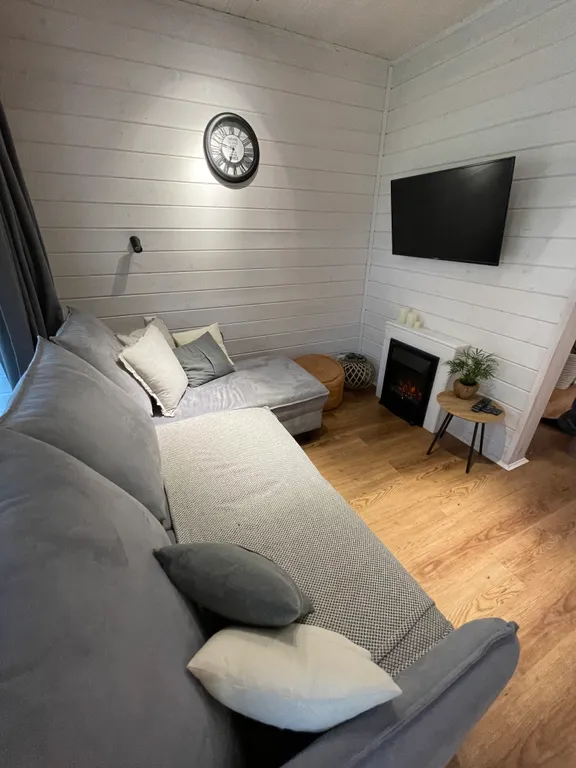 Вилла с банным чаном на берегу водоёма