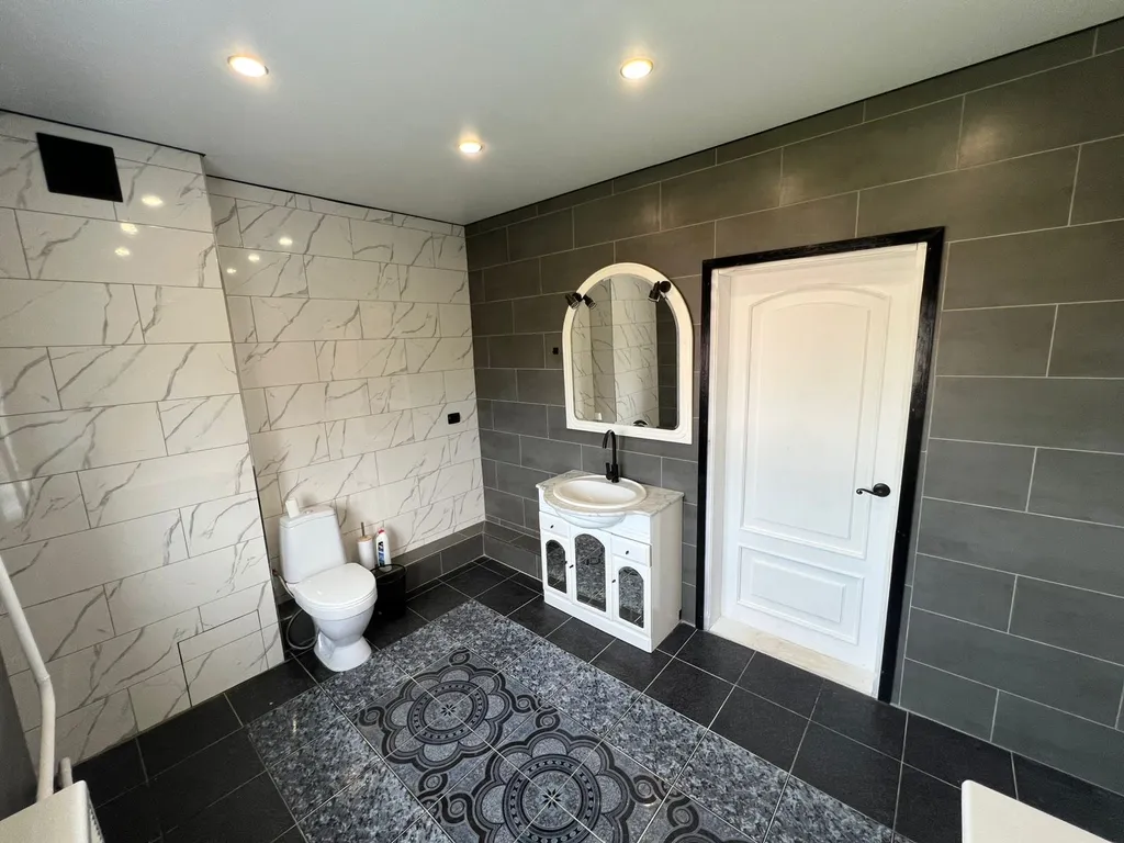 Дом с баней, бильярдом и бассейном в Подмосковье