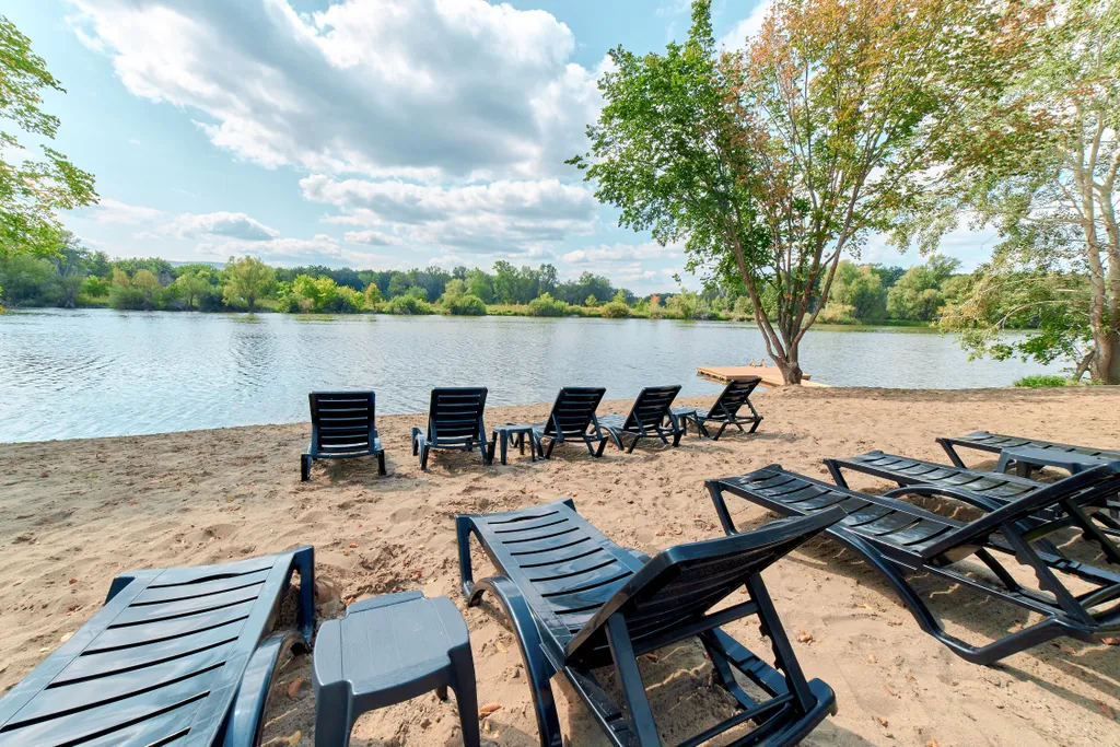 Дом Галька с видом на озеро и горы