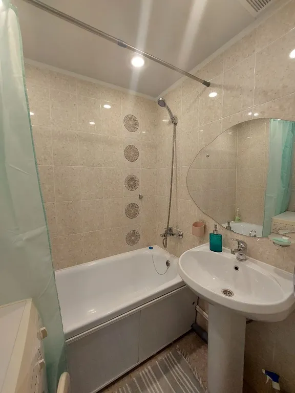 2 х комнатная квартира в удобном районе города