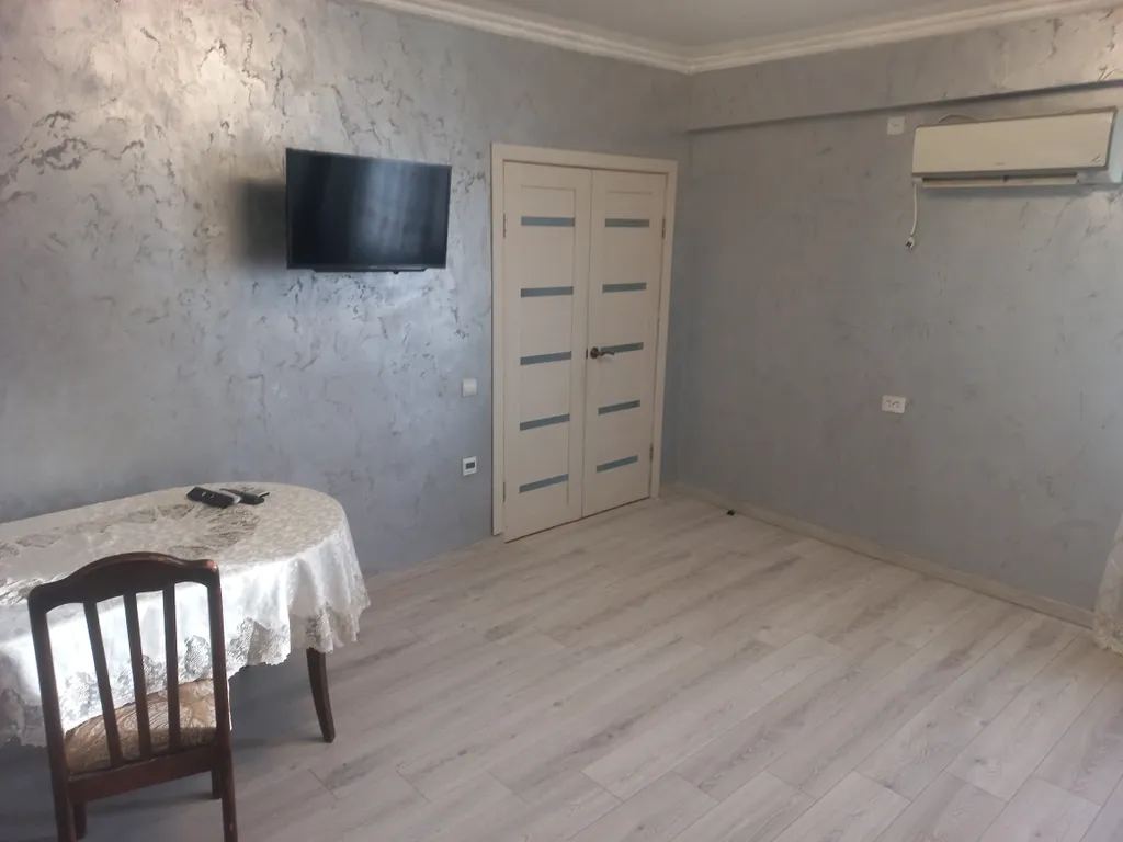 Уютная трёхкомнатная квартира город Гагра со всеми удобствами.