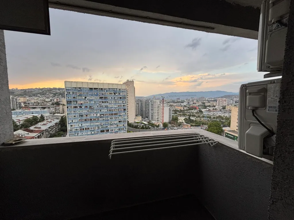 Комфортная квартира с балконом в центре Тбилиси