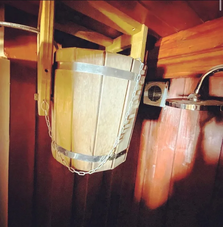 Дом с баней на берегу реки