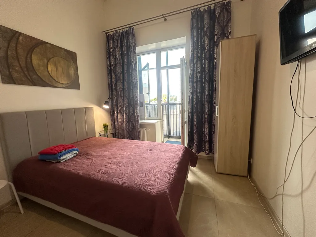 Квартира Квартира Уютная студия с балконом в центре города — Березовский