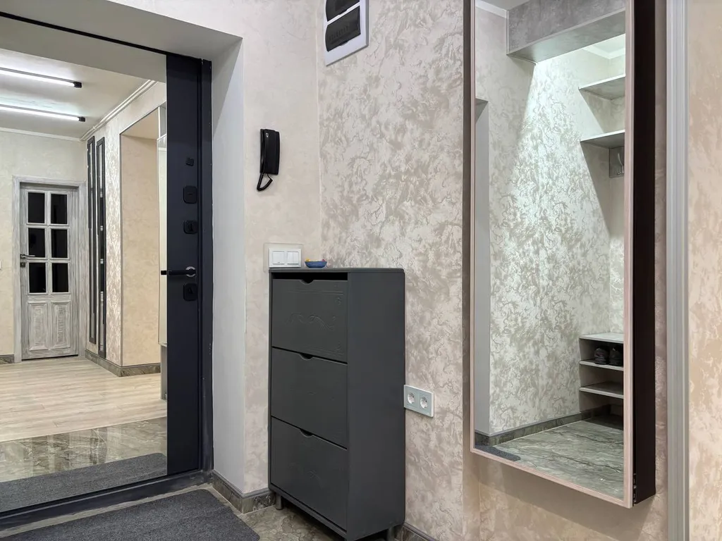 Просторная, чистая двушка с кухней-столовой в историческом центре