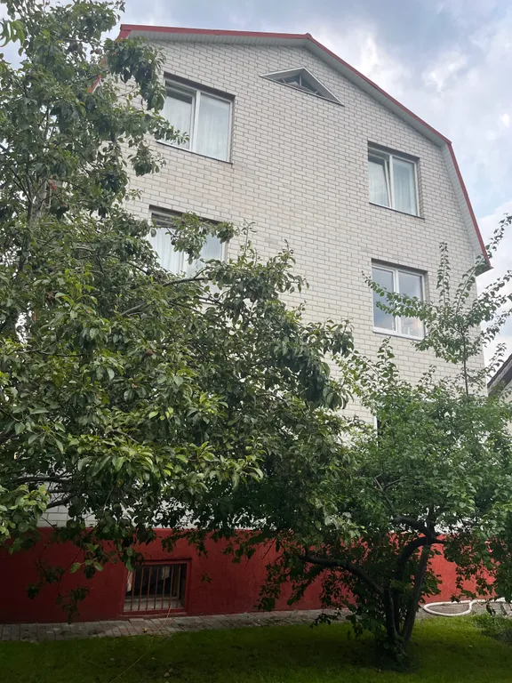 Уютный дом с бассейном, сауной и камином