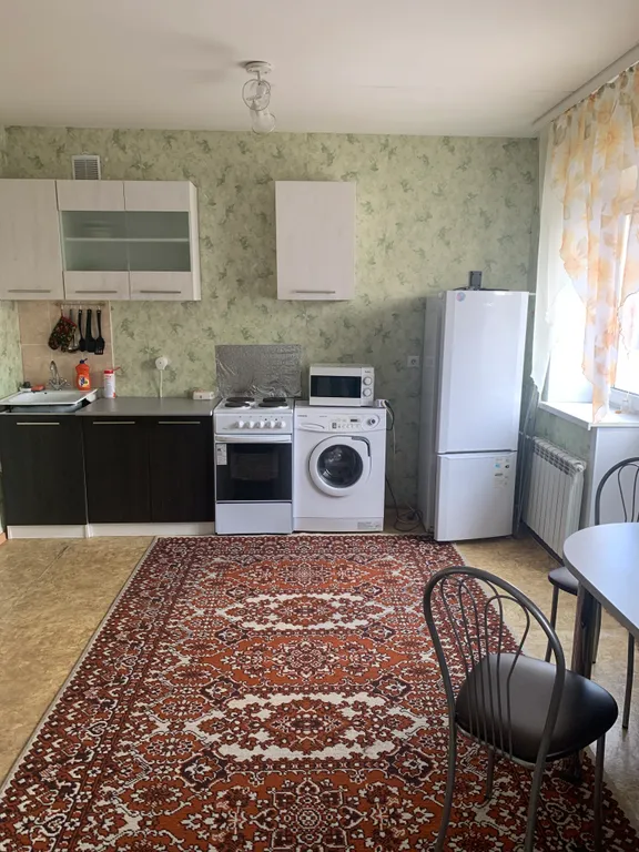 Уютная студия в тихом месте, рядом находится бассейн и ледовый дворец