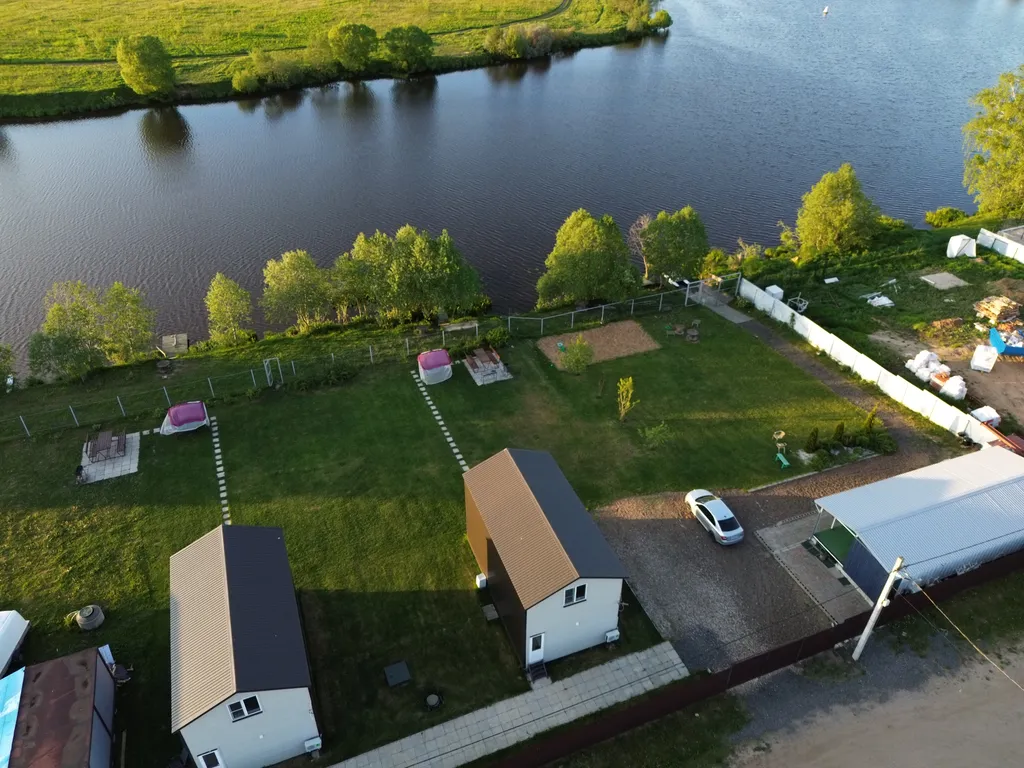 Домик у реки на первой линии