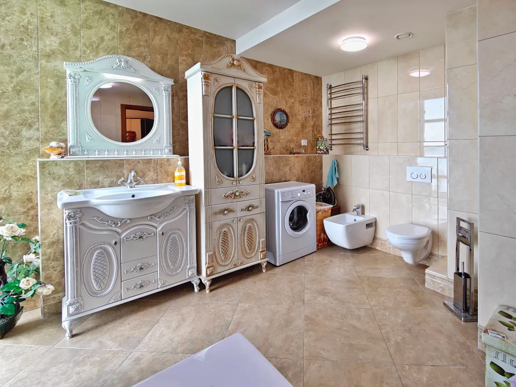 Шикарная видовая квартира в Золотой Бухте