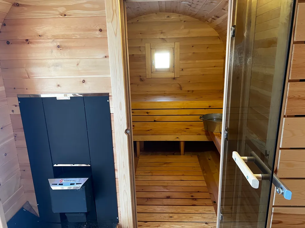 Дом возле горячих источников