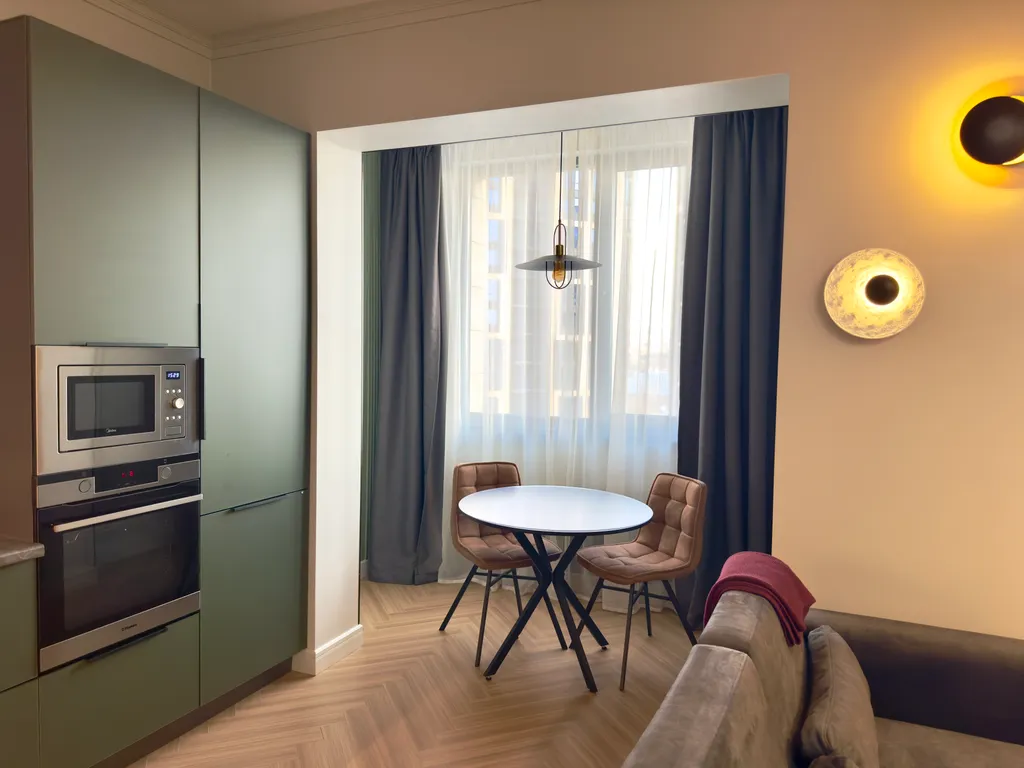 Просторная студия с видом на горы