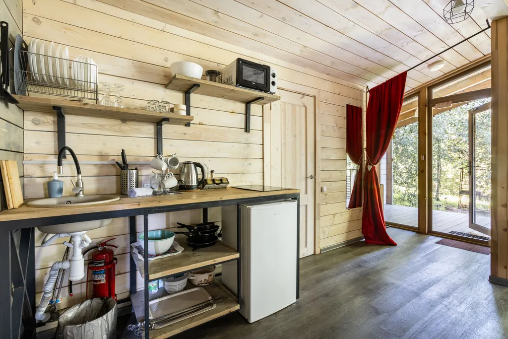 Деревянный дом у озера Кипень