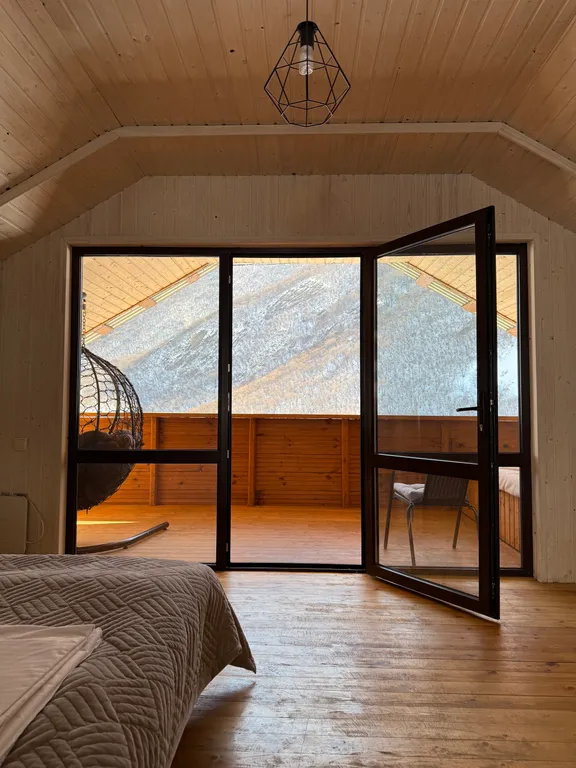 Коттедж с видом на горы и горную речку — аренда посуточно в Верхний Фиагдон