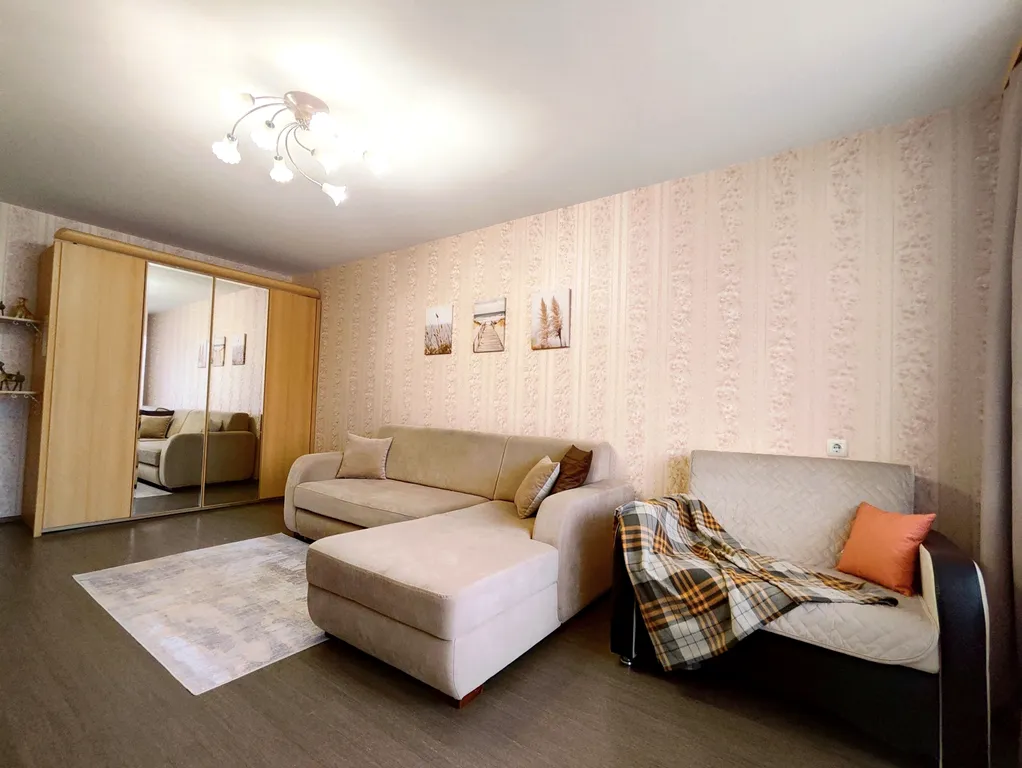 Большая 2-комнатная квартира с большой кухней, рядом озеро