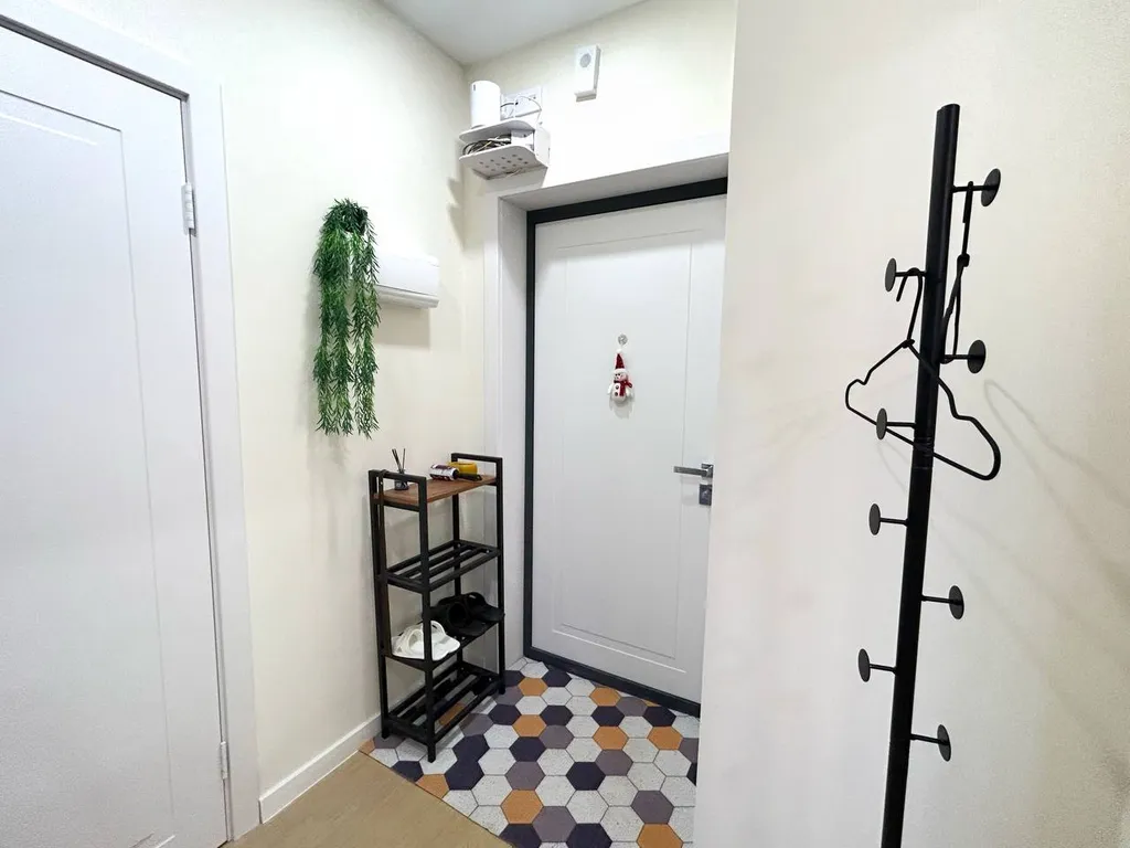 Современная евродушка у военной части