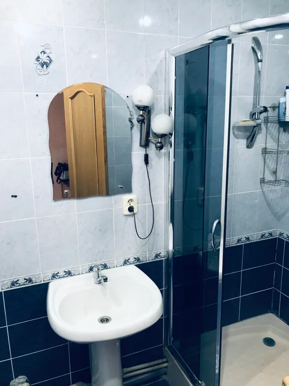 Солнечная квартира в центре города с видом на море