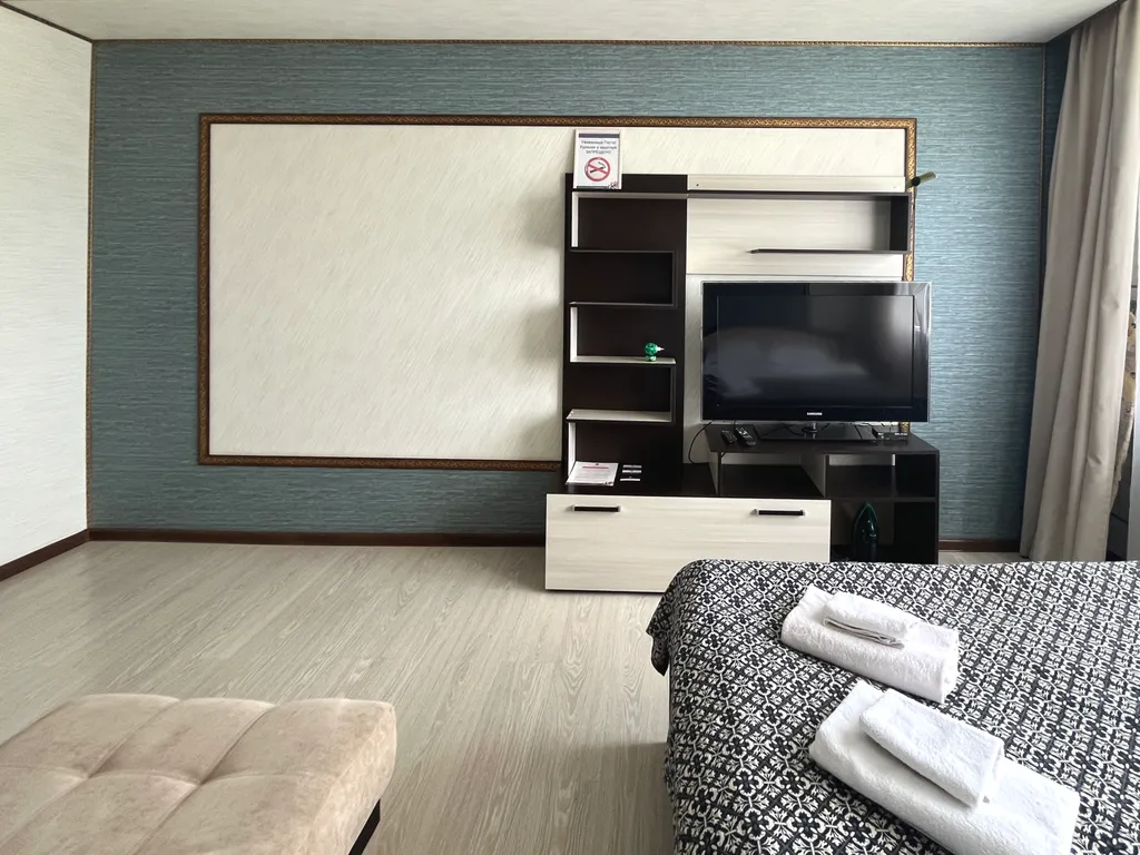 Просторная двухкомнатная с большой кухней у ДК Металлургов